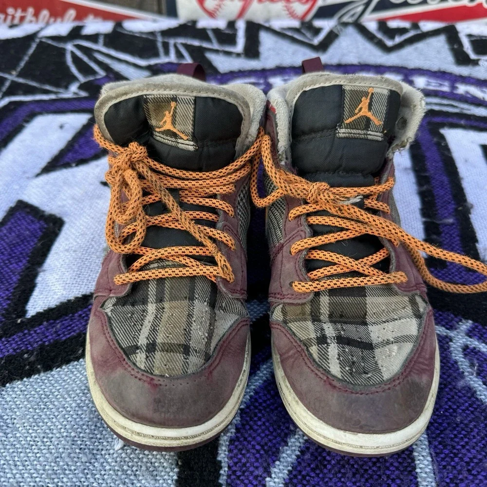 Size 2Y - Nike Air Jordan 1 Mid SE (PS) Night Maroon/Total‎ Orange FD5461-608